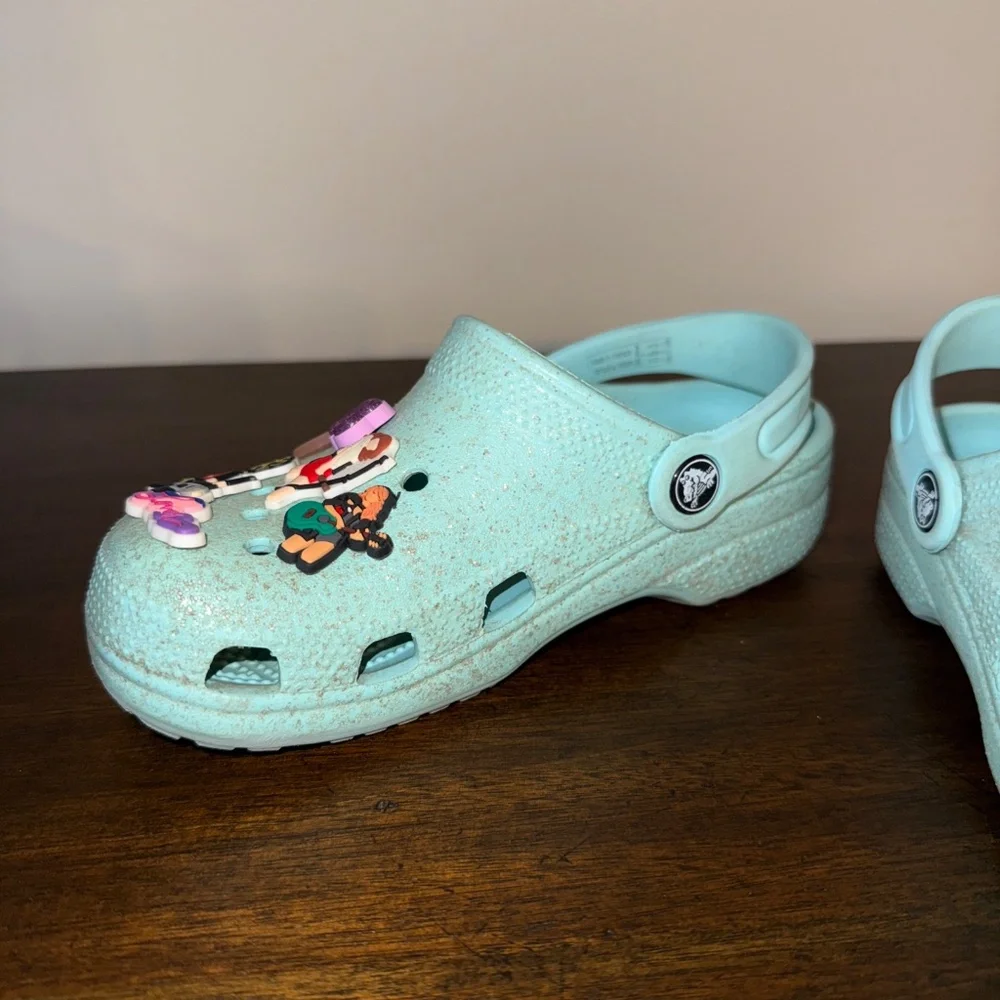 Crocs Mint Green W Glitter Sparkle And Taylor Swift Barbie Charms Size J1